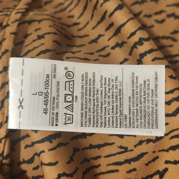 Banana Republic Satin Zebra Blouse Size L - Picture 9 of 13